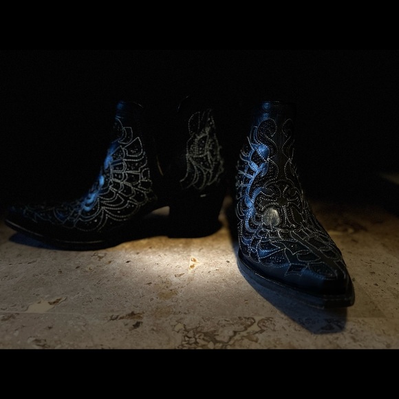 ✨Black Cavender Booties✨ - Picture 4 of 6